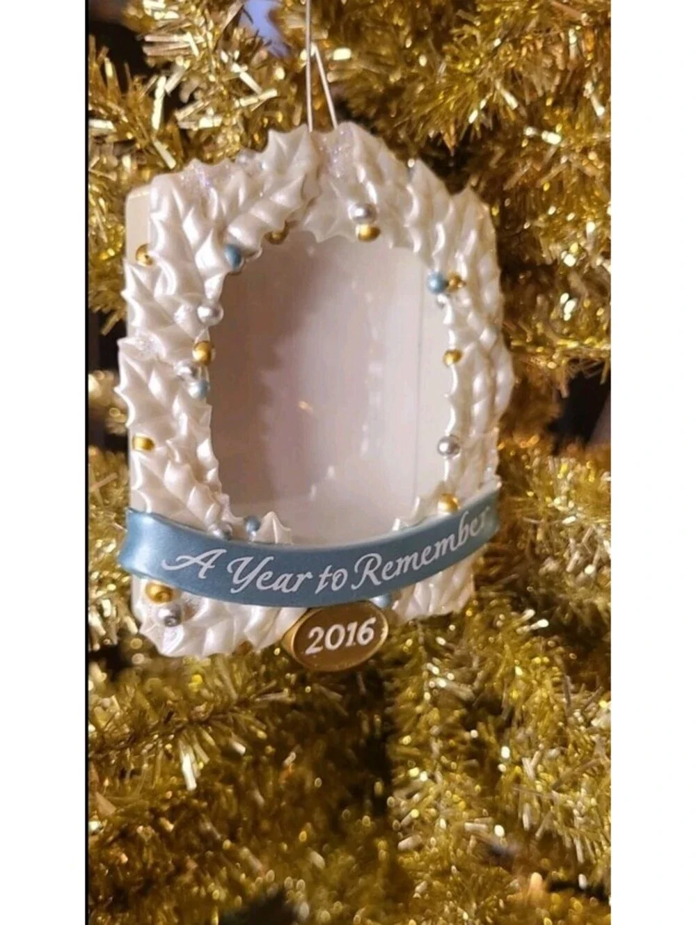 2016 Hallmark A Year to Remember Photo Holder Christmas Ornament